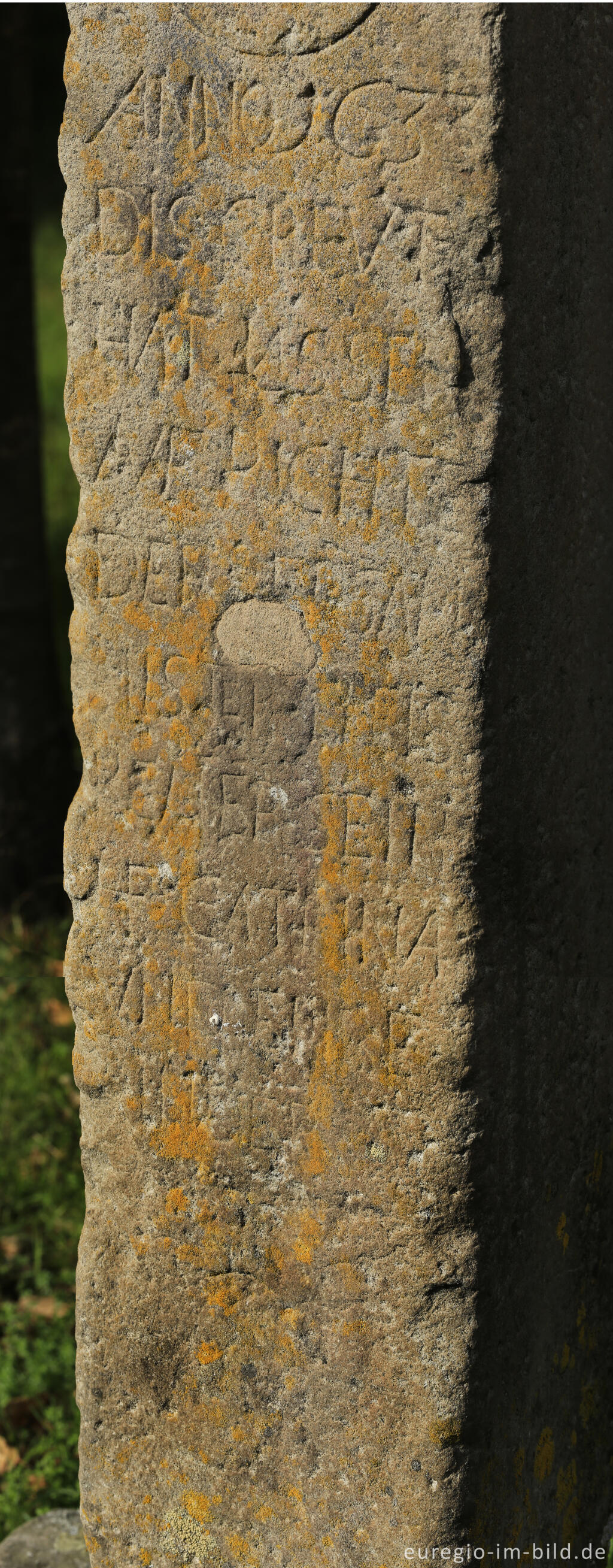 Detailansicht von Pestkreuz von 1633 in Densborn