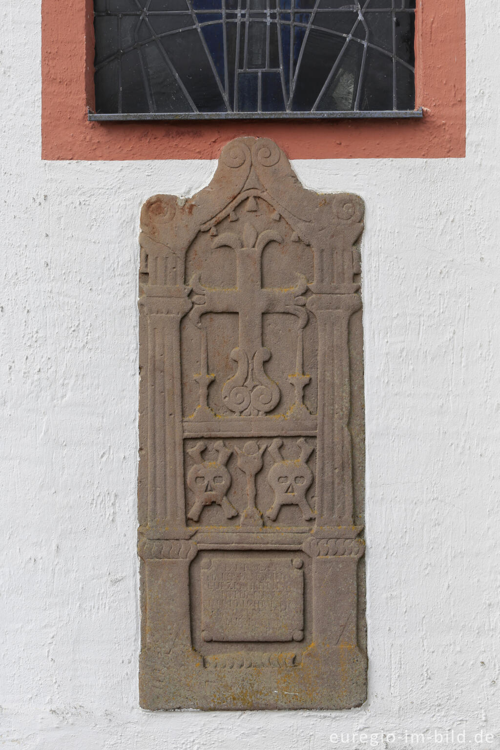 Detailansicht von Pfarrer-Grabplatte von 1773, Pfarrkirche von Lützkampen