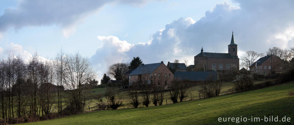Detailansicht von Sippenaeken mit der Kirche St. Lambert, Belgien