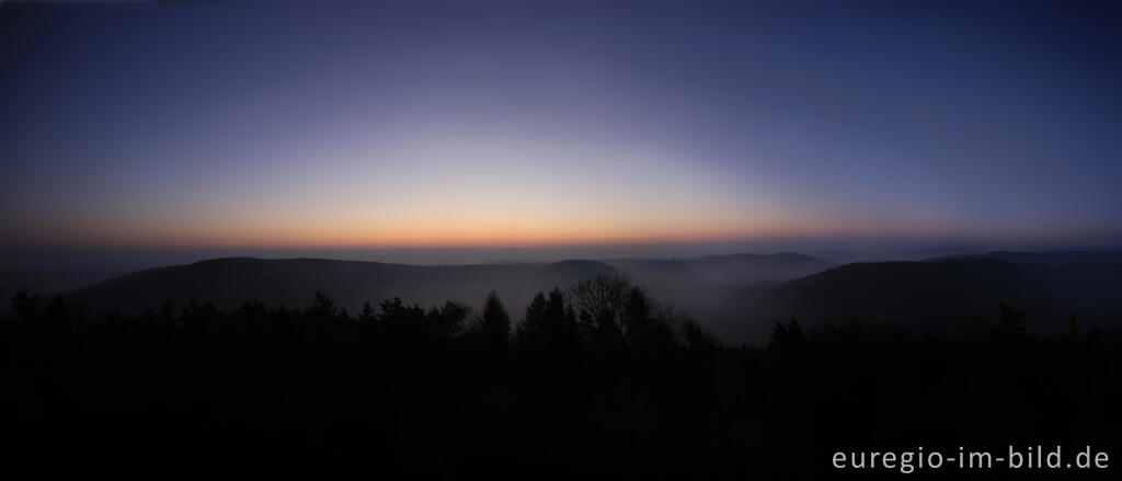 Detailansicht von Sonnenaufgang auf dem Burgberg bei Bergstein