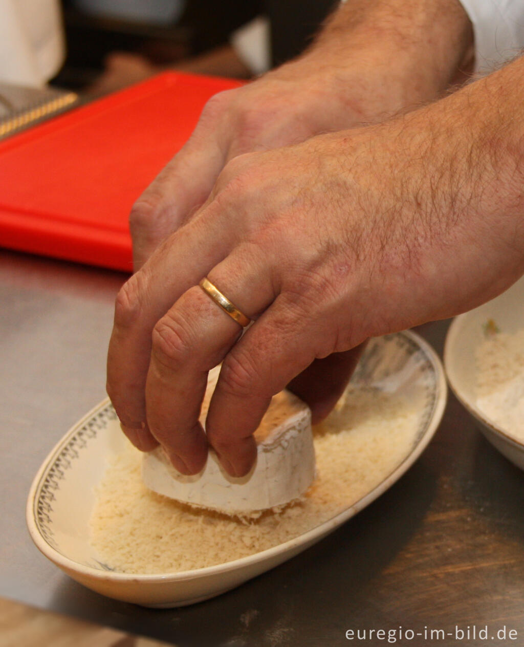 Detailansicht von Zubereitung Ziegenkäse mit Zwiebelmus