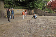 Landart mit Martin Stockberg auf dem Vorplatz der Finkenbergkirche, fine arts Stolberg 2025