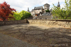 Landart von Martin Stockberg auf dem Vorplatz der Finkenbergkirche, Stolberg 2025